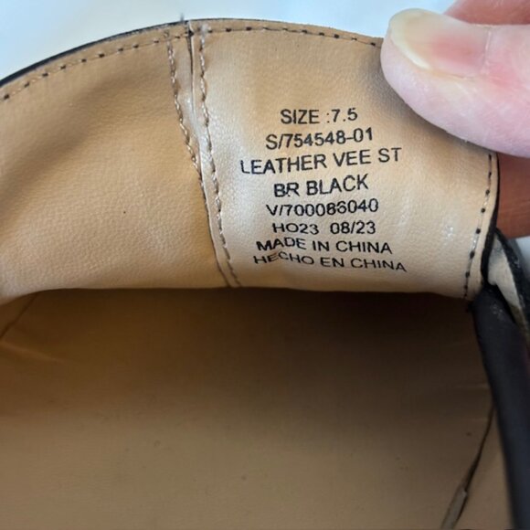 Banana Republic Black Leather Vee Strap Lug Loafers Women's Size 7.5 - Picture 6 of 11